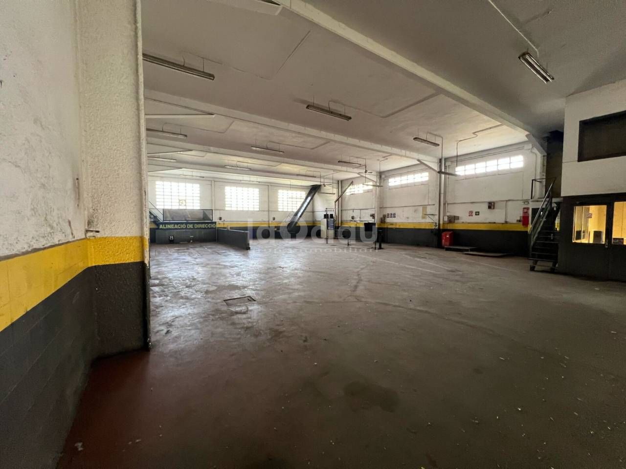 Industrial buildings to rent in Tona