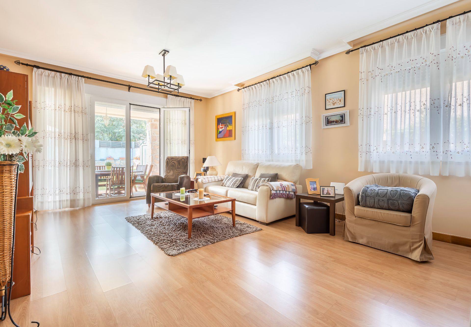 Sala d'estar de Casa o xalet en venda en Moralzarzal amb Calefacció, Jardí privat i Terrassa