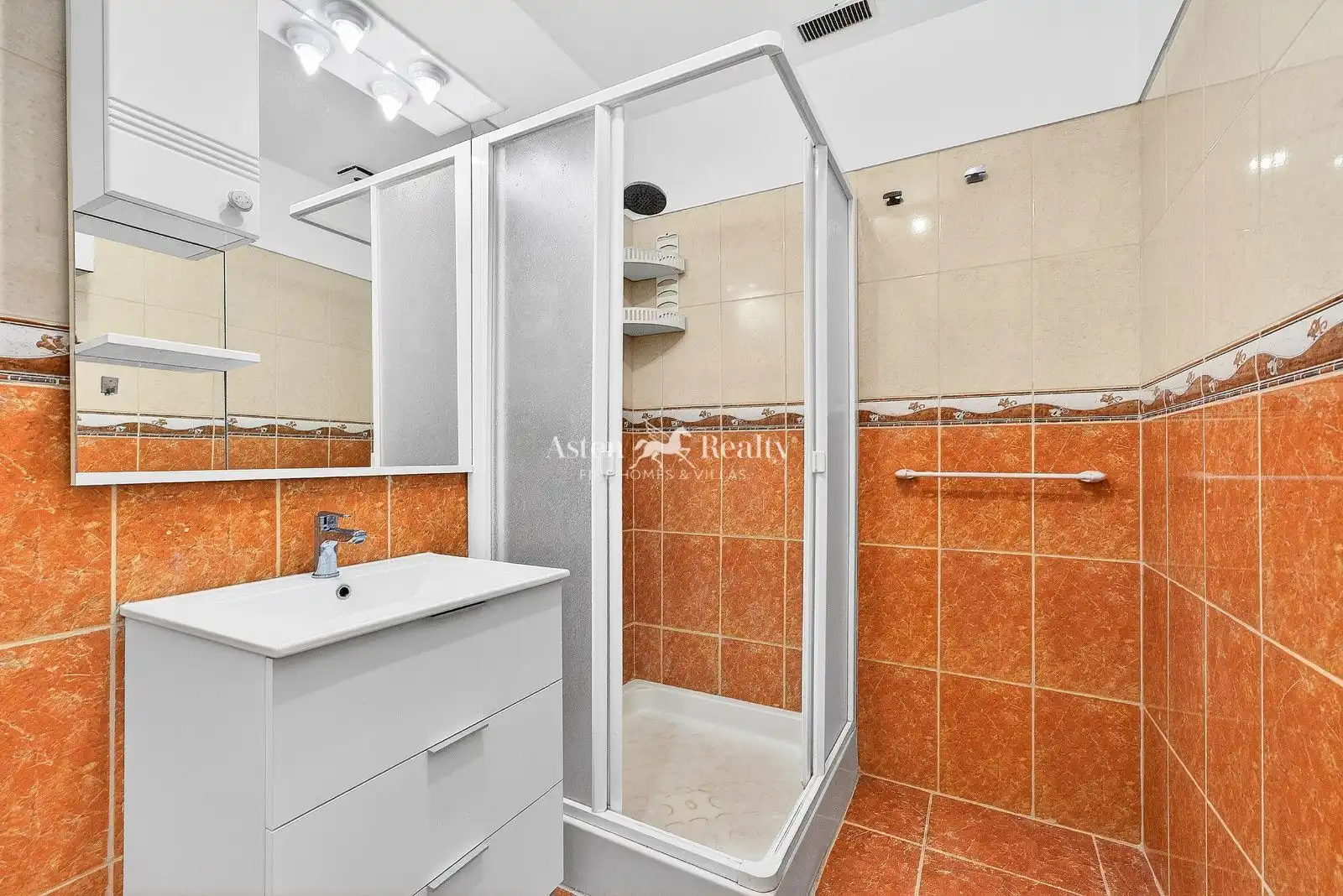 Badezimmer von Wohnung zum Verkauf in Arona mit Terrasse, Abstellraum und Möbliert