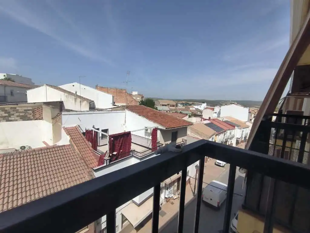 Außenansicht von Wohnung zum Verkauf in Mengíbar mit Klimaanlage, Terrasse und Möbliert