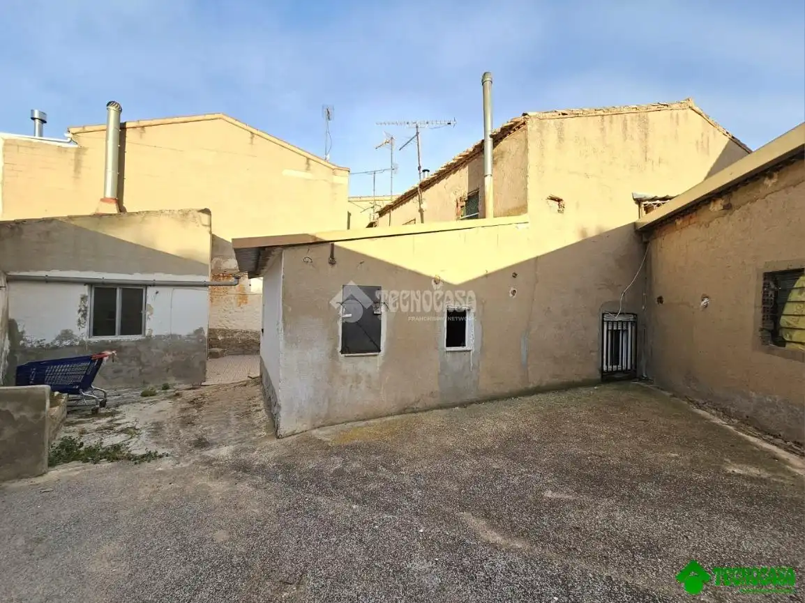 Casa adosada en venda en Balazote