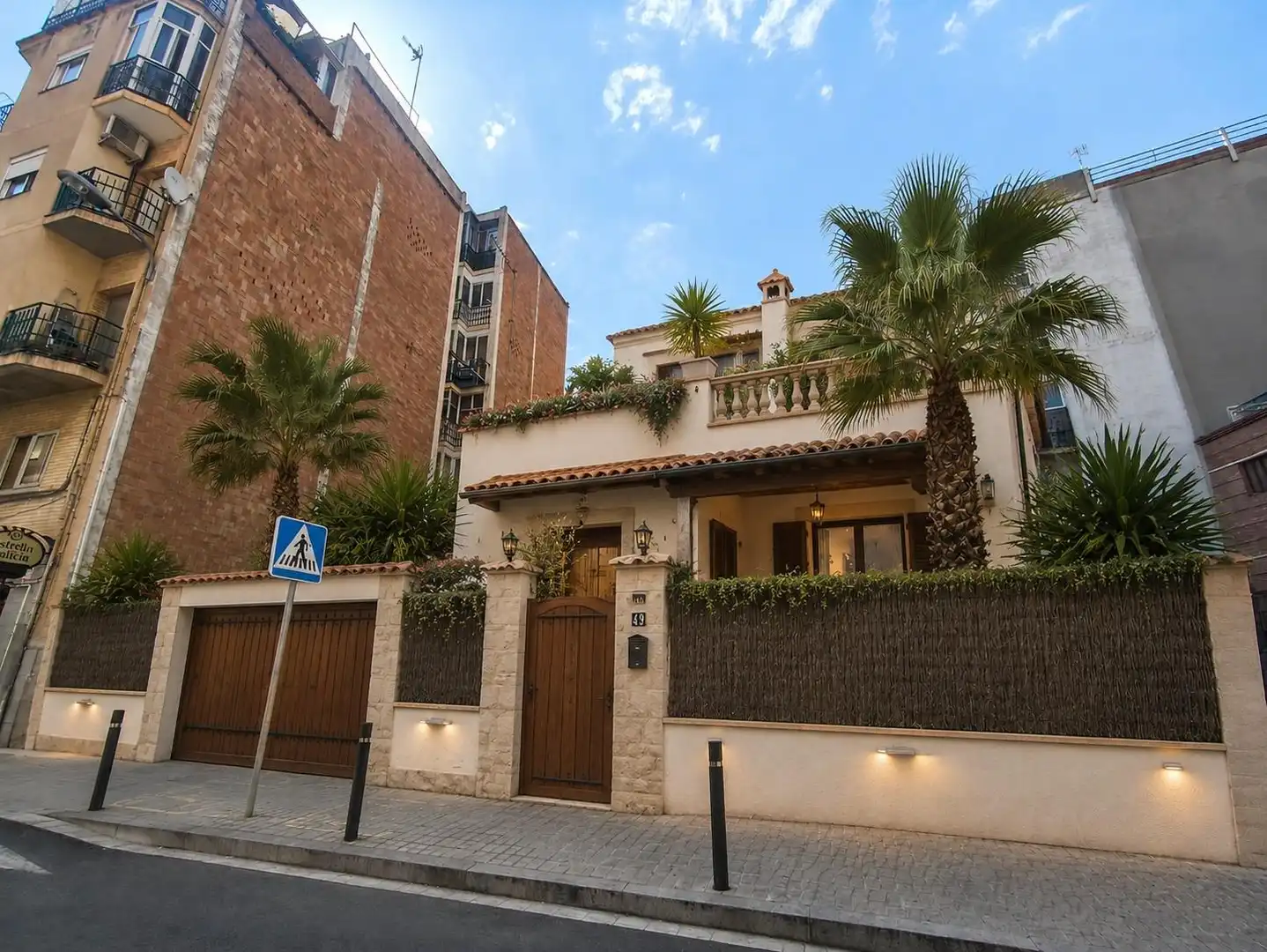 Vista exterior de Residencial en venda en L'Hospitalet de Llobregat