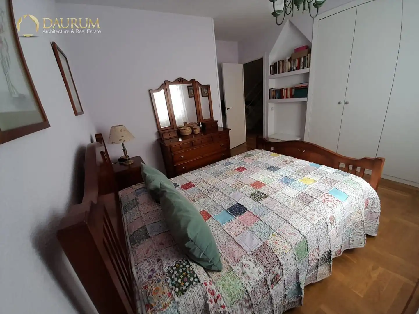 Dormitori de Casa adosada en venda en Móstoles amb Calefacció, Jardí privat i Terrassa