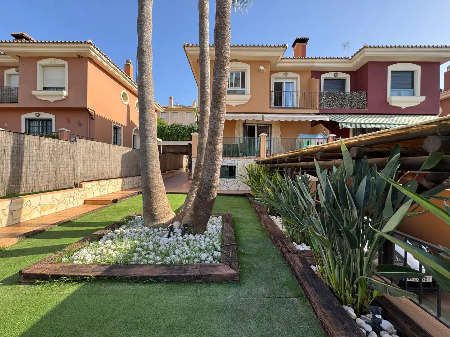 Jardí de Casa adosada en venda en Alhaurín de la Torre amb Aire condicionat, Jardí privat i Parquet