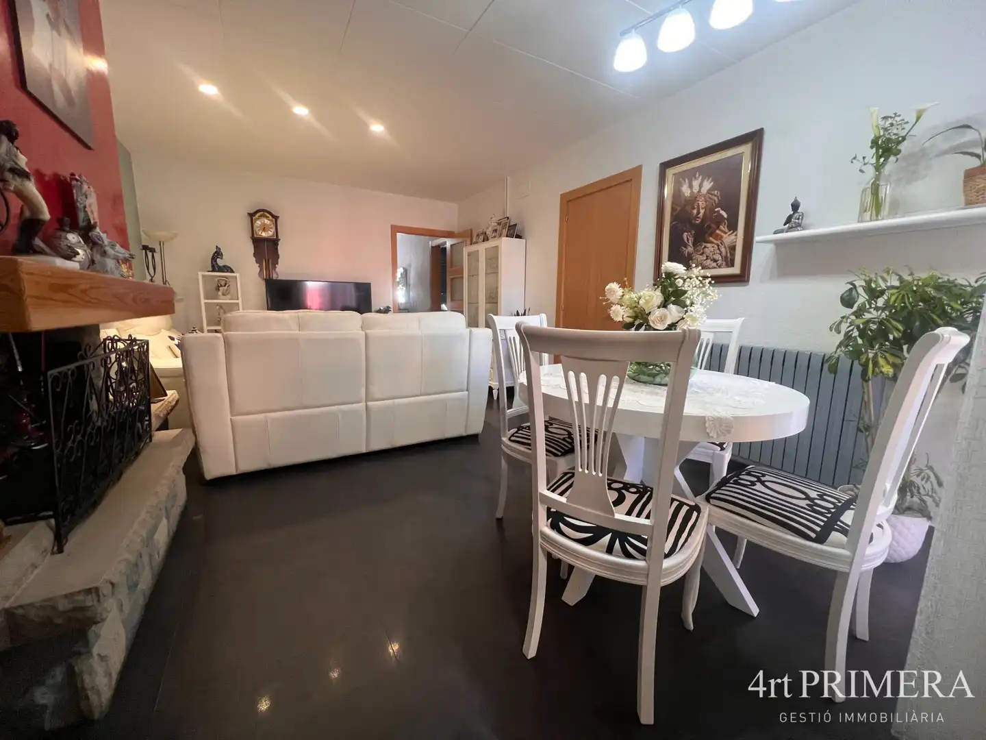 Sala de estar de Casa adosada en venta en La Garriga con Calefacción, Terraza y Balcón