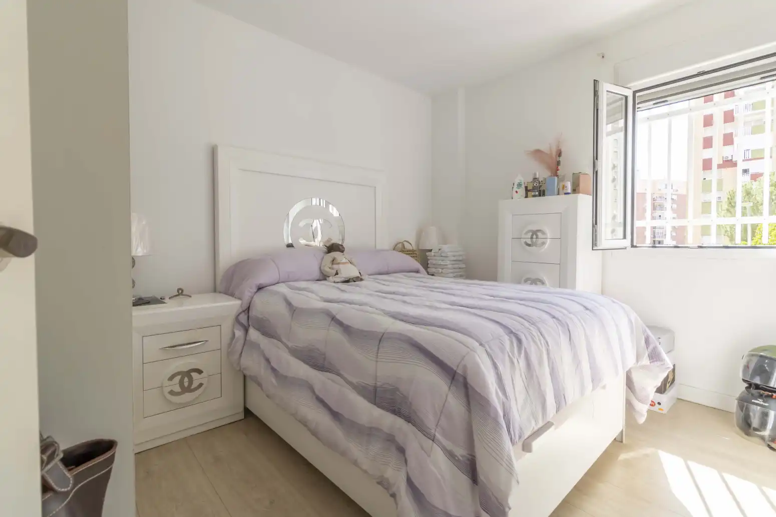 Habitación de Piso en venta en Sevilla con Aire acondicionado, Jardín privado y Piscina