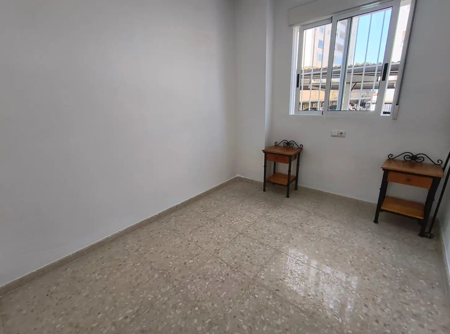 Habitación de Apartamento en venta en Elche / Elx con Aire acondicionado, Jardín privado y Terraza