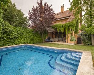 Swimming pool of House or chalet for sale in  Madrid Capital  with Air Conditioner, Terrace and Swimming Pool