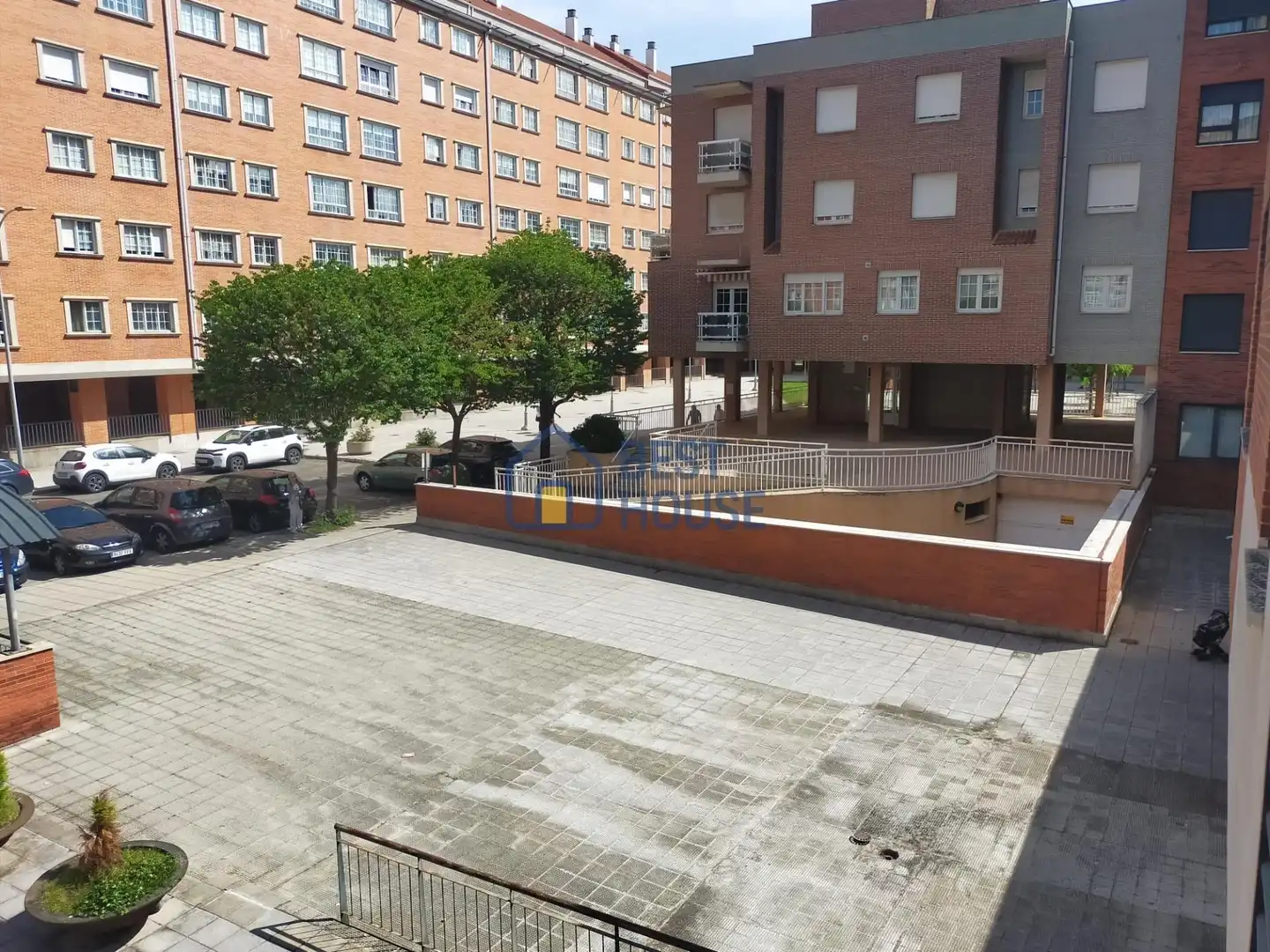 Parkplatz von Wohnung zum Verkauf in León Capital  mit Heizung, Privatgarten und Abstellraum
