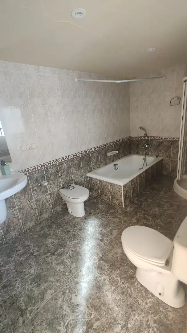 Bany de Casa o xalet en venda en Baza amb Moblat
