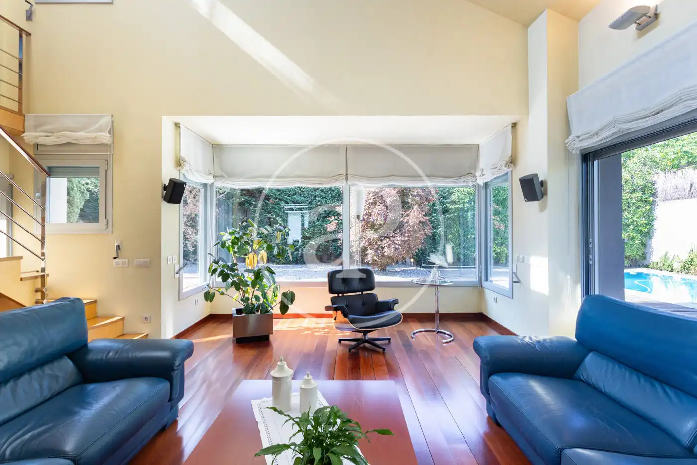 Sala d'estar de Casa o xalet en venda en Sant Cugat del Vallès amb Aire condicionat, Calefacció i Jardí privat
