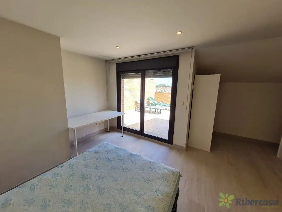 Habitación de Ático en venta en Tudela con Calefacción, Terraza y Balcón