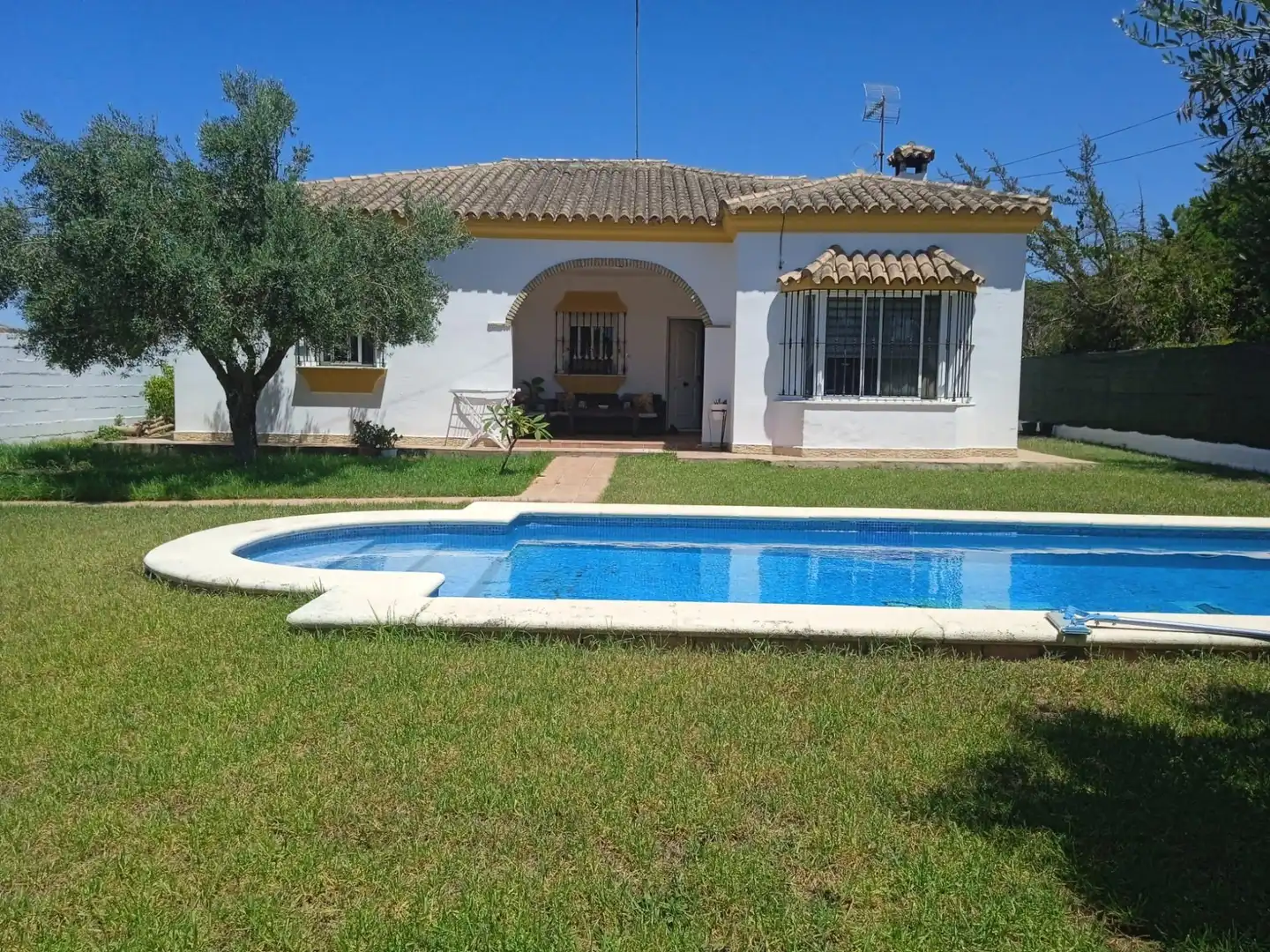 Xalet amb piscina en venda a Camino alondra , pinar de los franceces