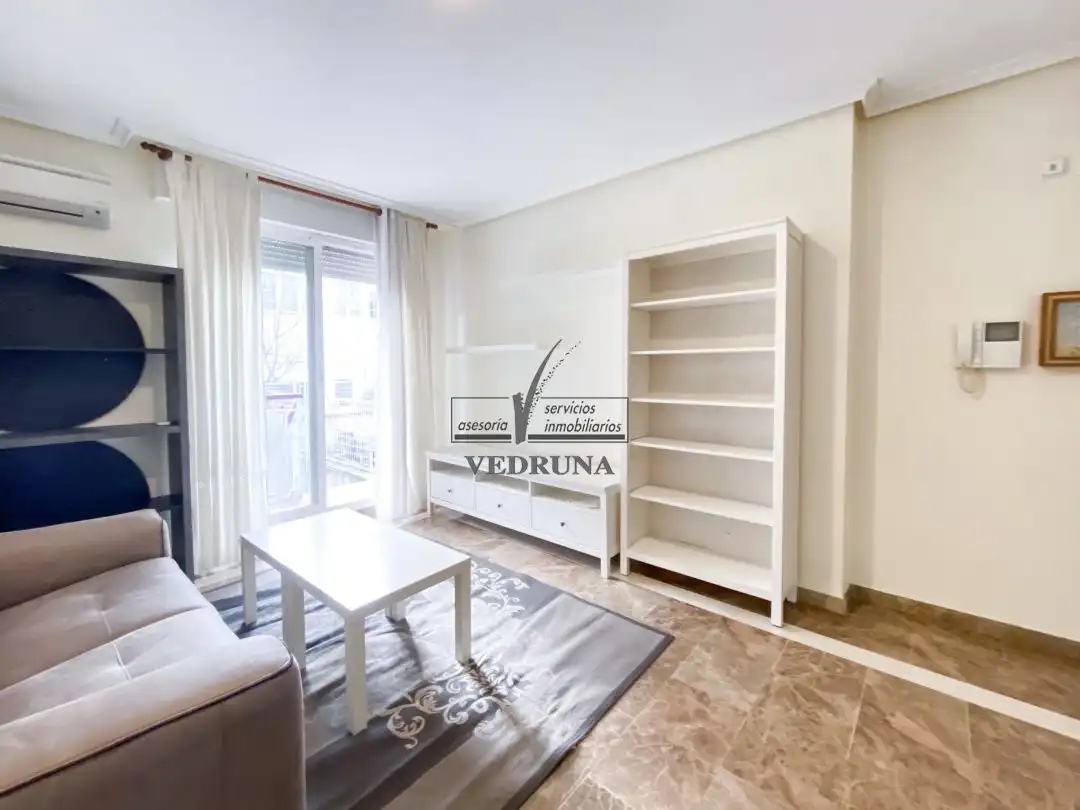 Flat for rent in Calle La Paz, Paseo Sagasta