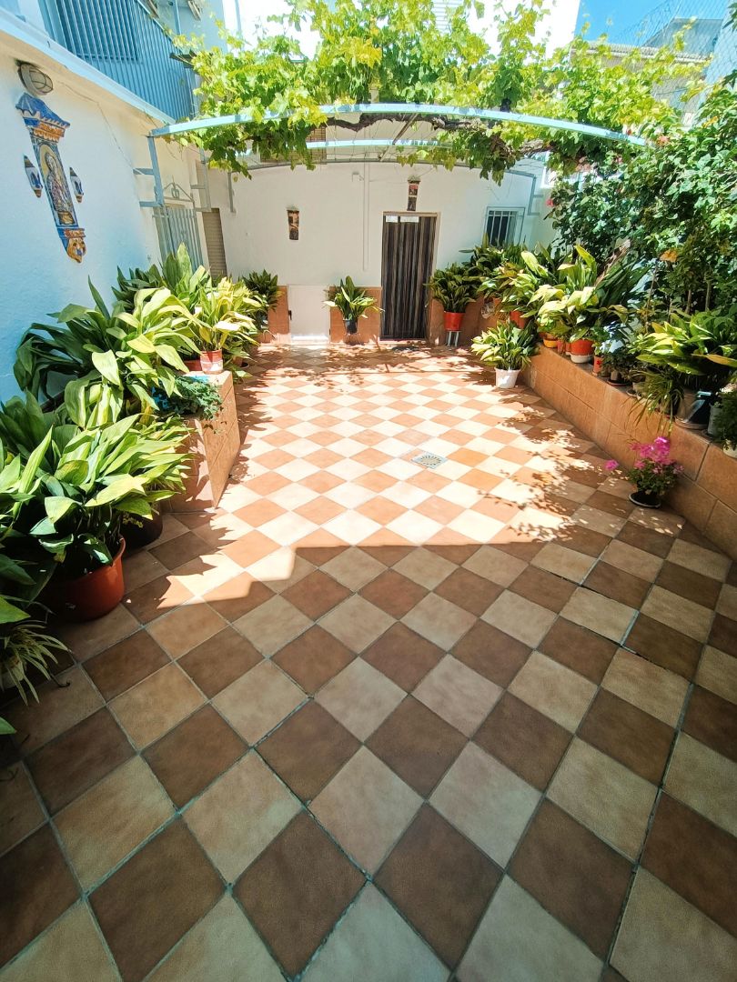 Terrassa de Casa adosada en venda en Alcalá la Real amb Jardí privat, Terrassa i Moblat