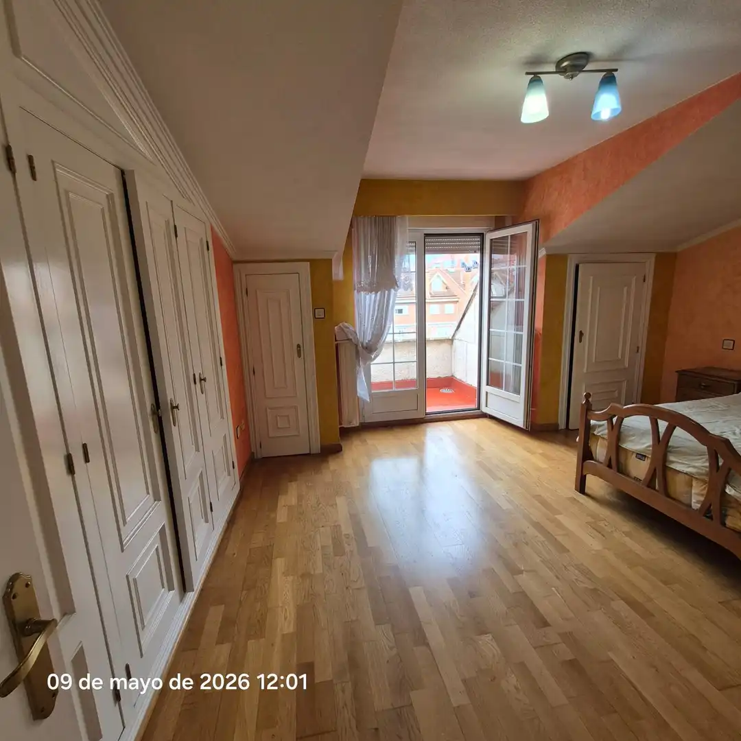 Dormitori de Casa o xalet en venda en San Andrés del Rabanedo amb Calefacció, Jardí privat i Parquet