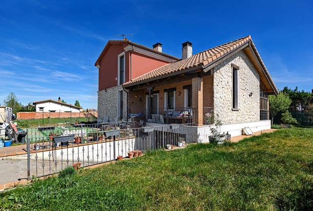 Casa-chalet en Venta en Viana de Cega