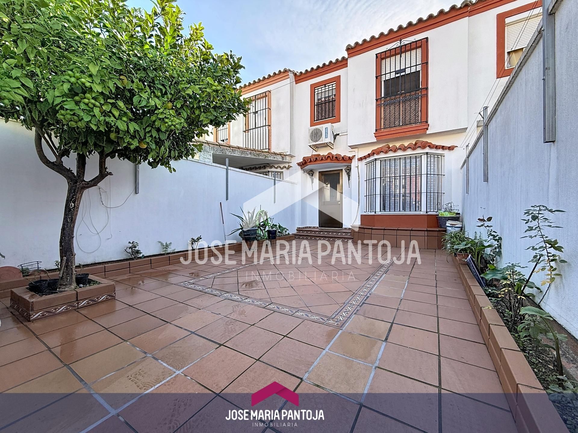 Jardí de Casa o xalet en venda en Jerez de la Frontera amb Aire condicionat i Balcó