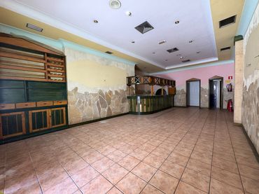 Locale commerciale in affitto a Calle Navarra 11