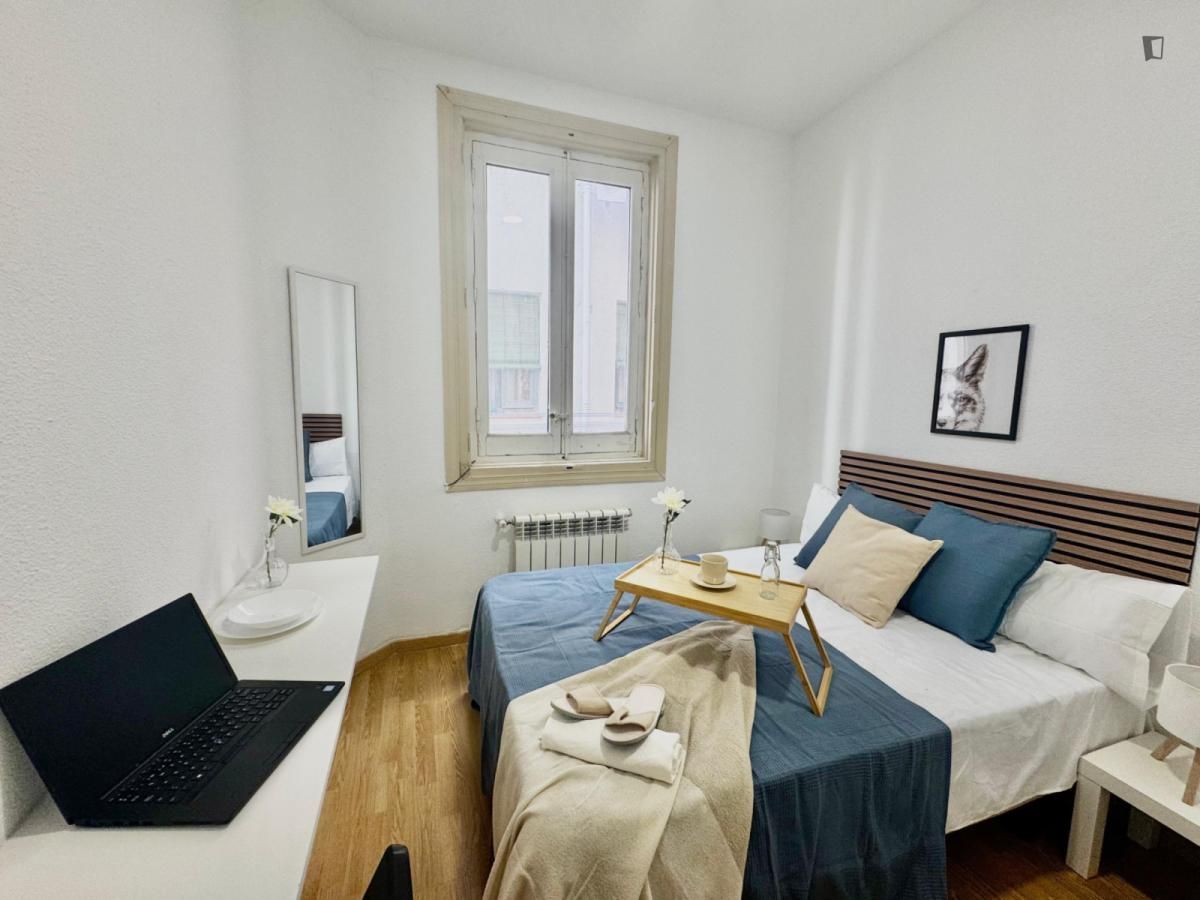 Dormitori de Apartament per a compartir en  Madrid Capital amb Calefacció, Moblat i Forn