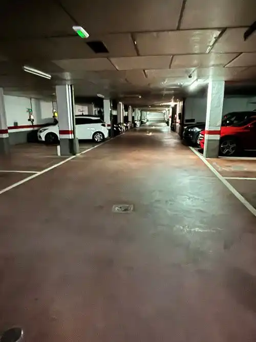 Parkplatz von Wohnung zur Miete in Madrid mit Heizung, Parkett und Terrasse