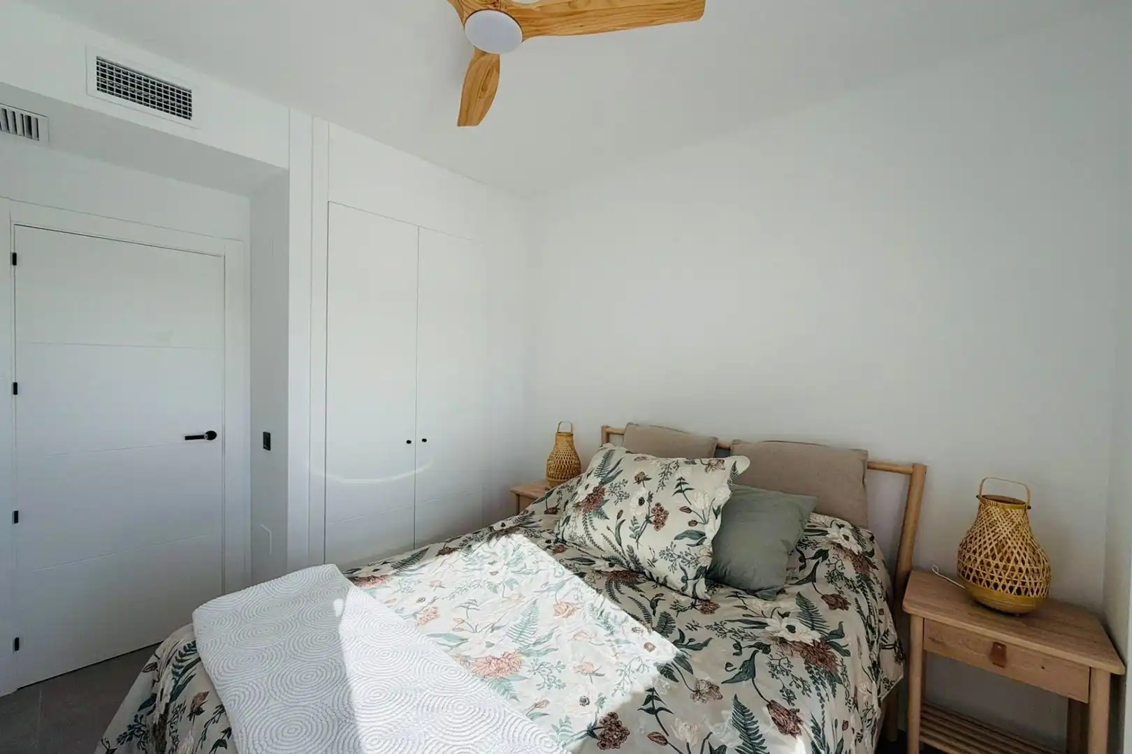 Dormitori de Apartament de lloguer en Fuengirola amb Balcó