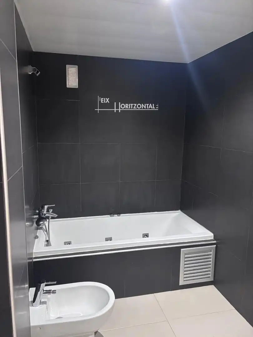 Bany de Pis de lloguer en Centre - Sant Oleguer