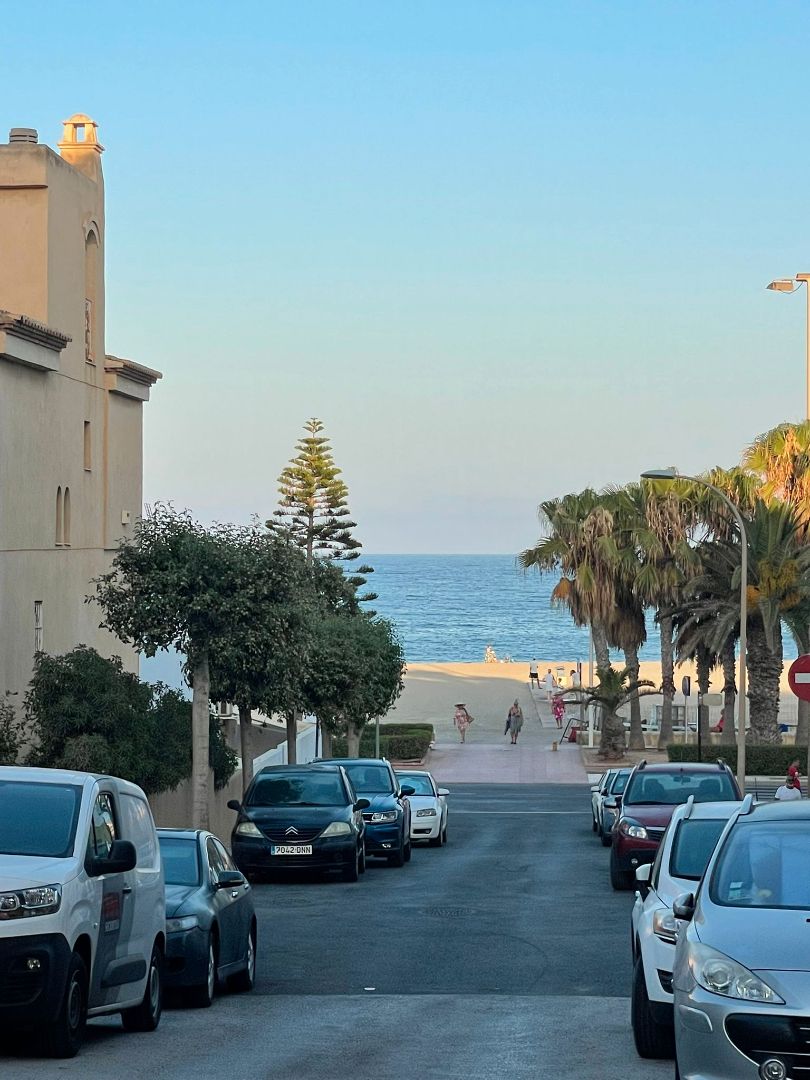 Vista exterior de Planta baixa en venda en Roquetas de Mar amb Moblat