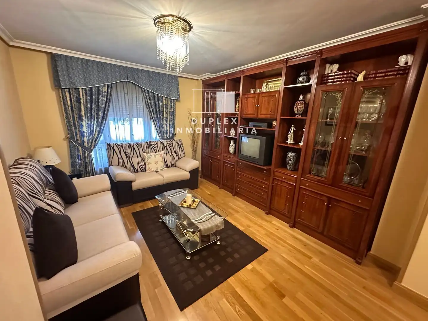 Sala de estar de Casa adosada en venta en Cuenca con Calefacción, Terraza y Amueblado