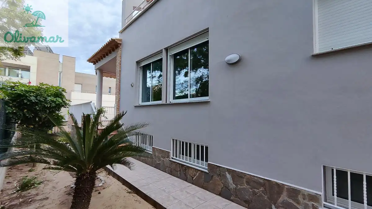 Vista exterior de Casa o xalet en venda en Oliva amb Moblat