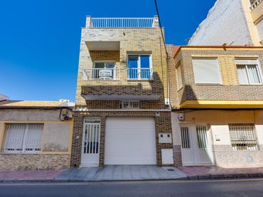 Casa con balcone in vendita a Calle Calle Paz