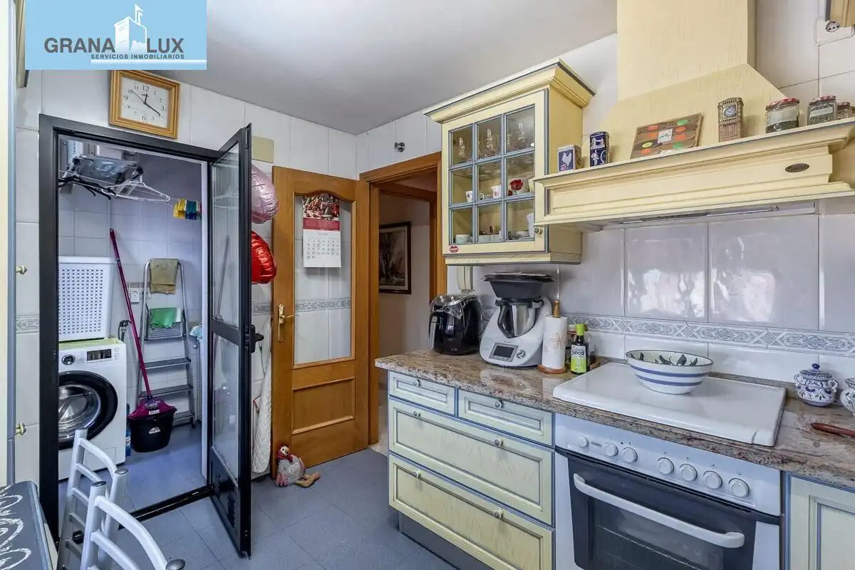 Kitchen of Flat for sale in Granada  with Air Conditioner, Heating and Terrace