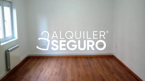 Foto 3 de Piso de alquiler en Recondo, Campo Grande, Valladolid