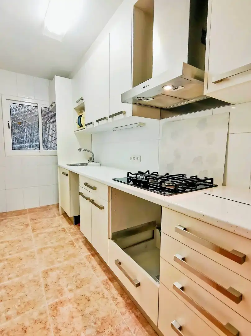 Cuina de Pis en venda en Barcelona amb Parquet i Balcó