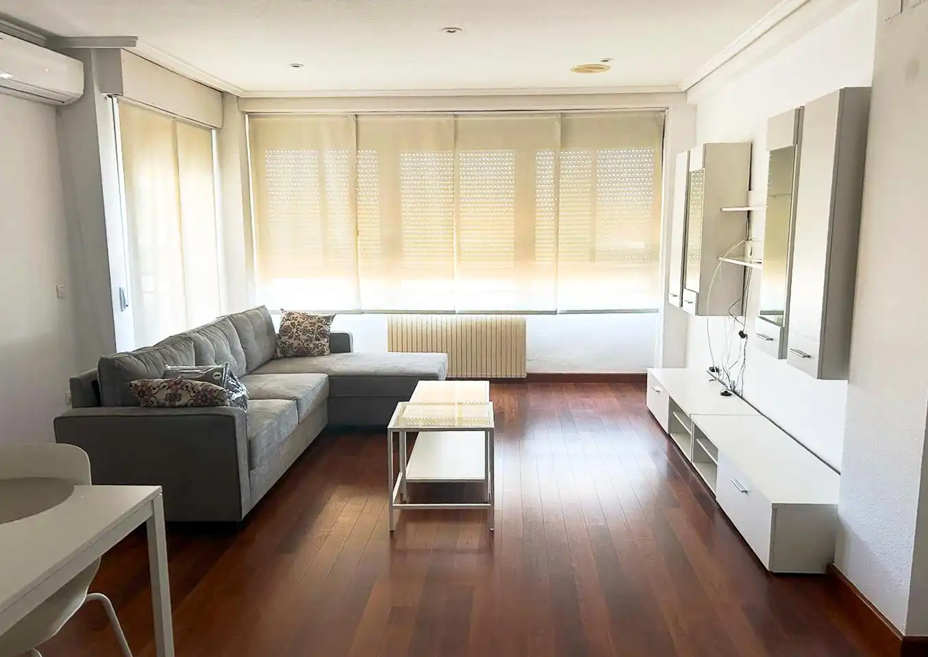 Sala de estar de Piso de alquiler en Elche / Elx con Aire acondicionado, Parquet y Piscina