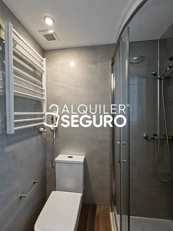 Bany de Estudi de lloguer en Madrid amb Aire condicionat