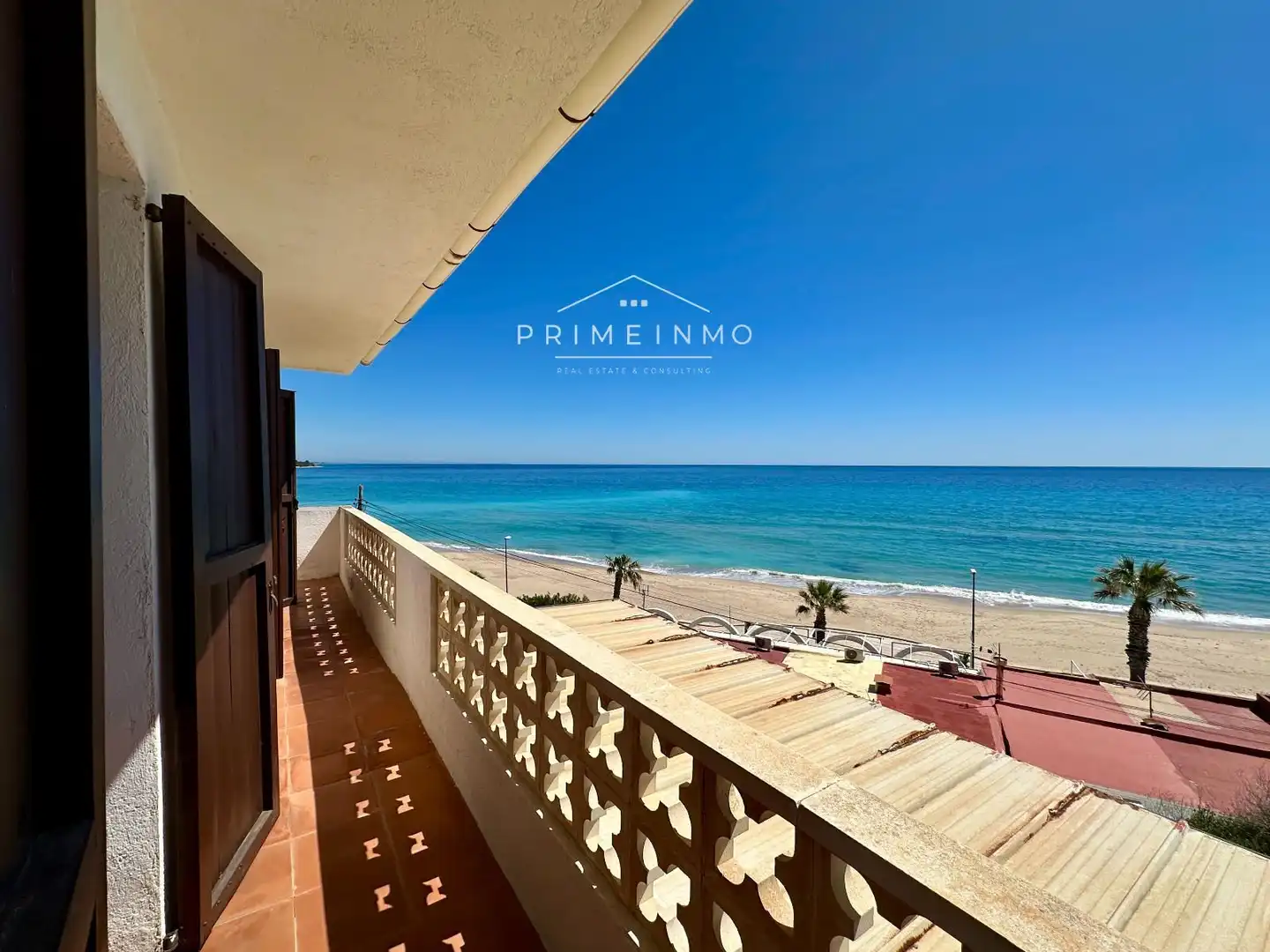 Vista exterior de Casa o chalet en venta en Vandellòs i l'Hospitalet de l'Infant con Terraza, Amueblado y Alarma