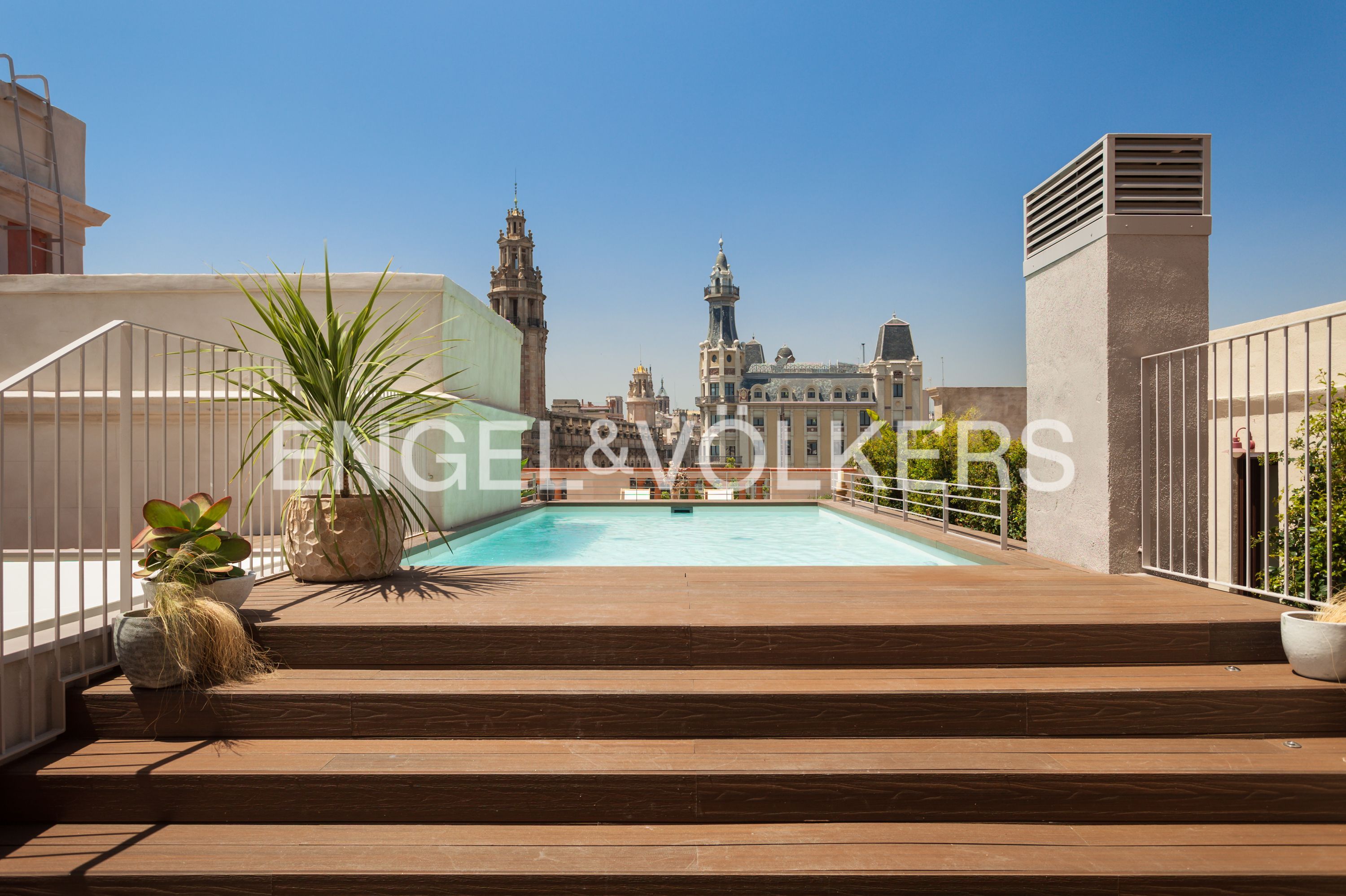 Swimming pool of Apartment for sale in  Barcelona Capital  with Air Conditioner, Heating and Parquet flooring
