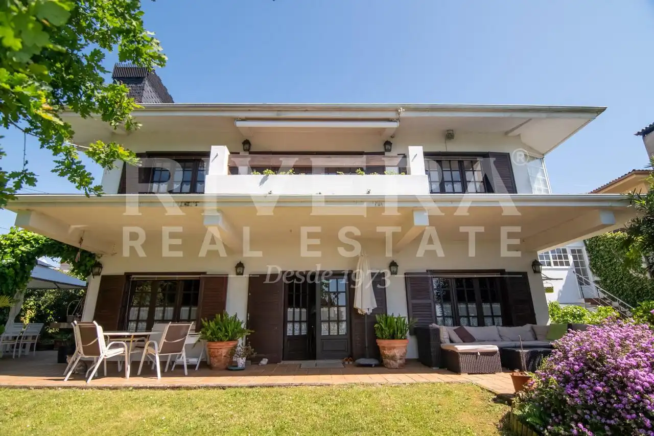 Vista exterior de Casa o chalet en venta en Vigo  con Calefacción, Jardín privado y Terraza