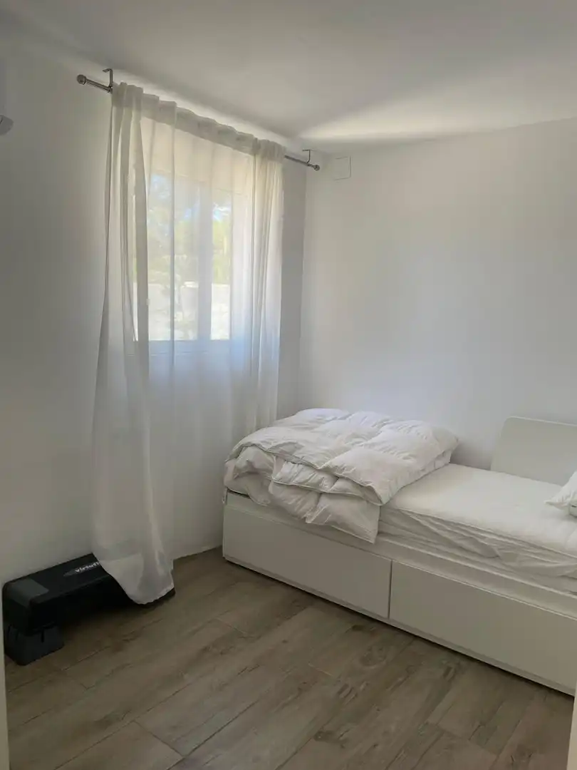 Bedroom of Houses for rent in Paterna  with Air Conditioner, Private garden and Parquet flooring