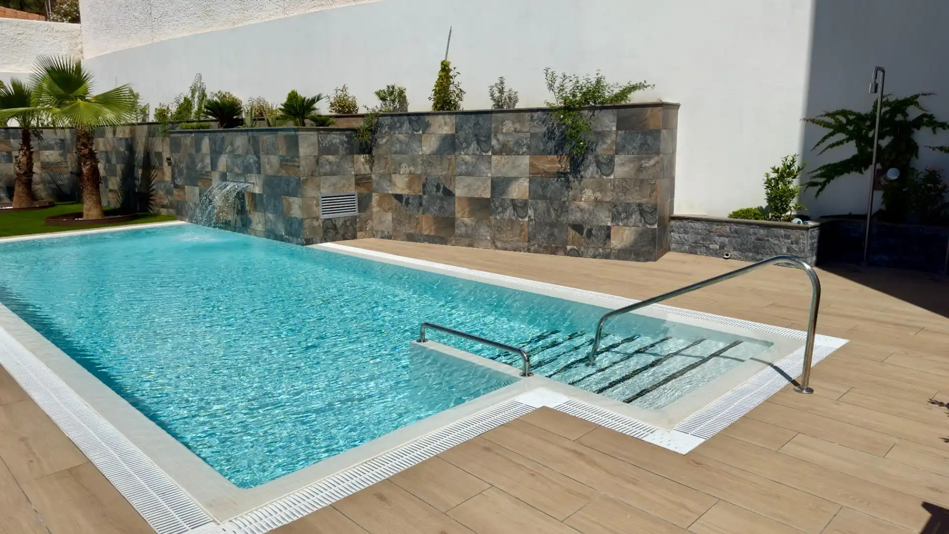 Swimming pool of Flat for rent in Granada  with Air Conditioner, Heating and Terrace