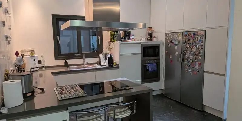 Cuina de Casa o xalet en venda en Dos Hermanas amb Aire condicionat