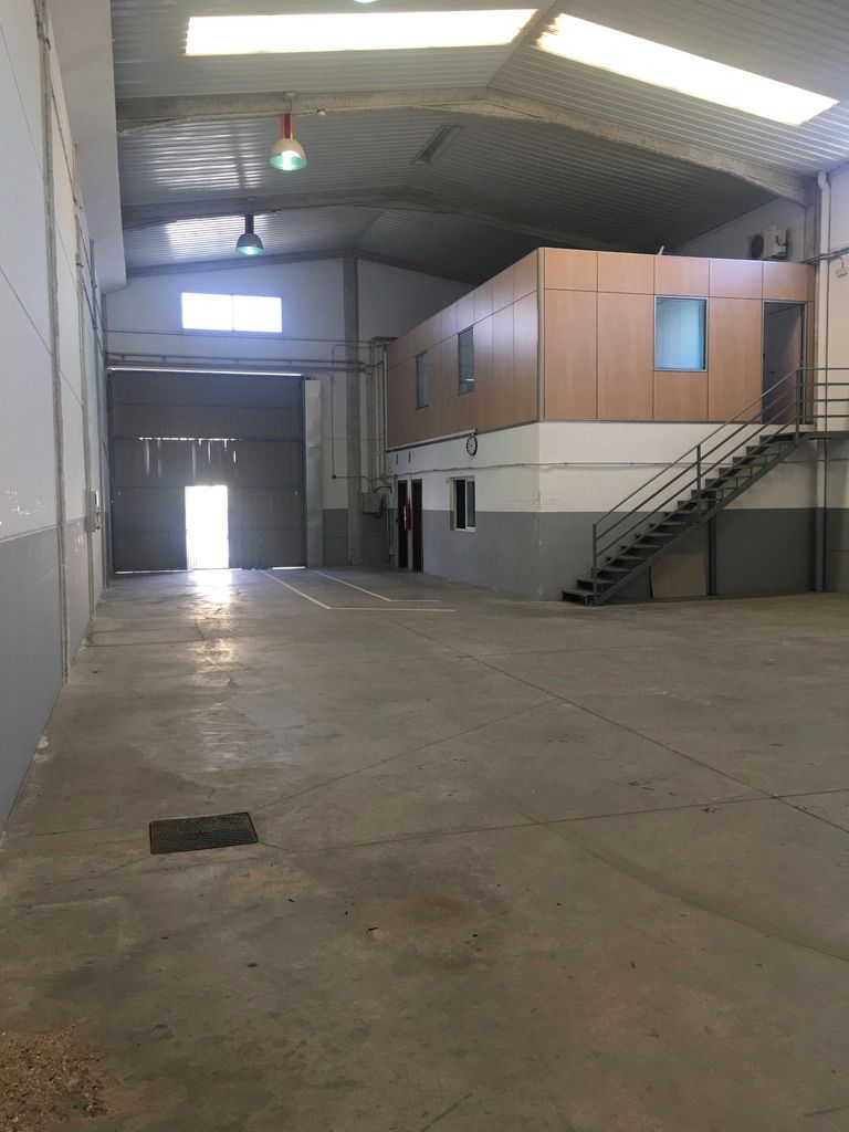 Nau industrial de lloguer a Calle de Málaga, 7, Altos del Olivar - El Caracol