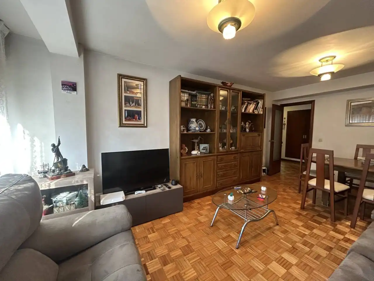 Wohnzimmer von Wohnung zum Verkauf in Oviedo  mit Heizung, Parkett und Abstellraum