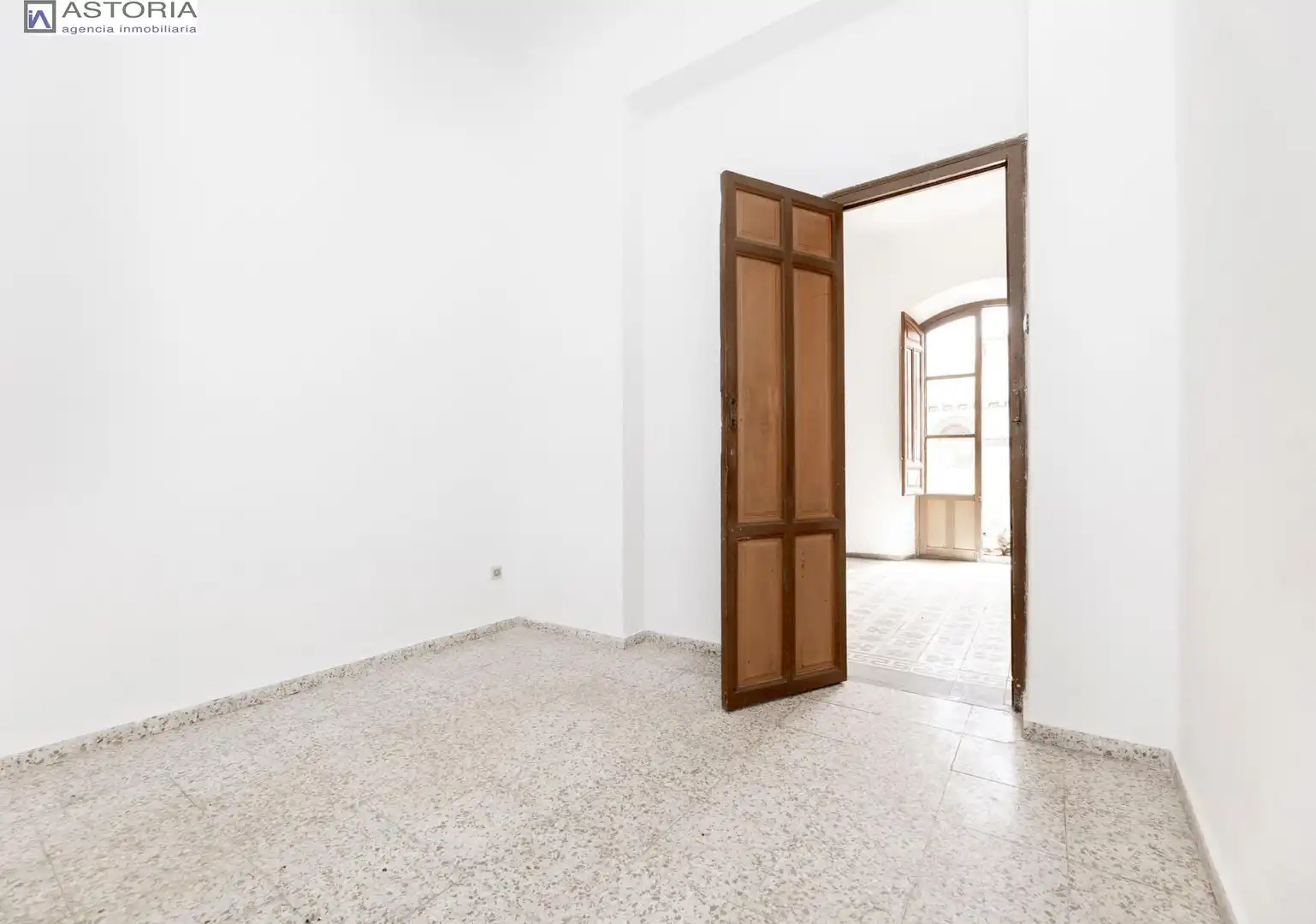 Ático en venta en Granada con Balcón
