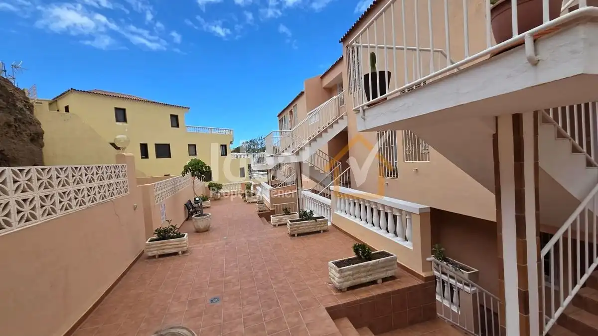 Vista exterior de Apartamento en venta en Arona con Terraza y Amueblado