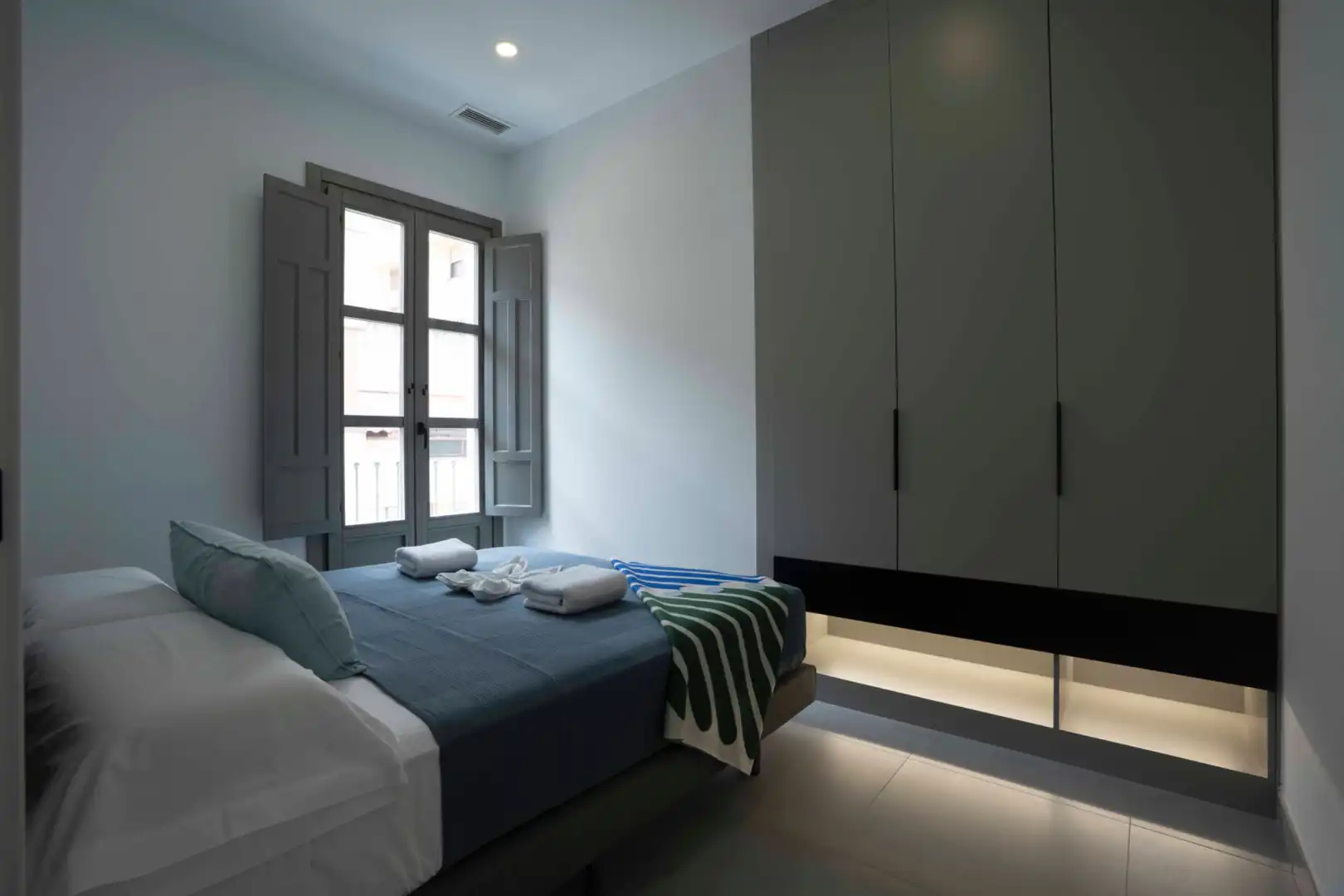 Schlafzimmer von Wohnung zur Miete in Granada mit Klimaanlage, Heizung und Möbliert