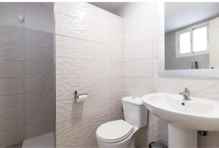 Badezimmer von Wohnung zur Miete in Torrequebrada