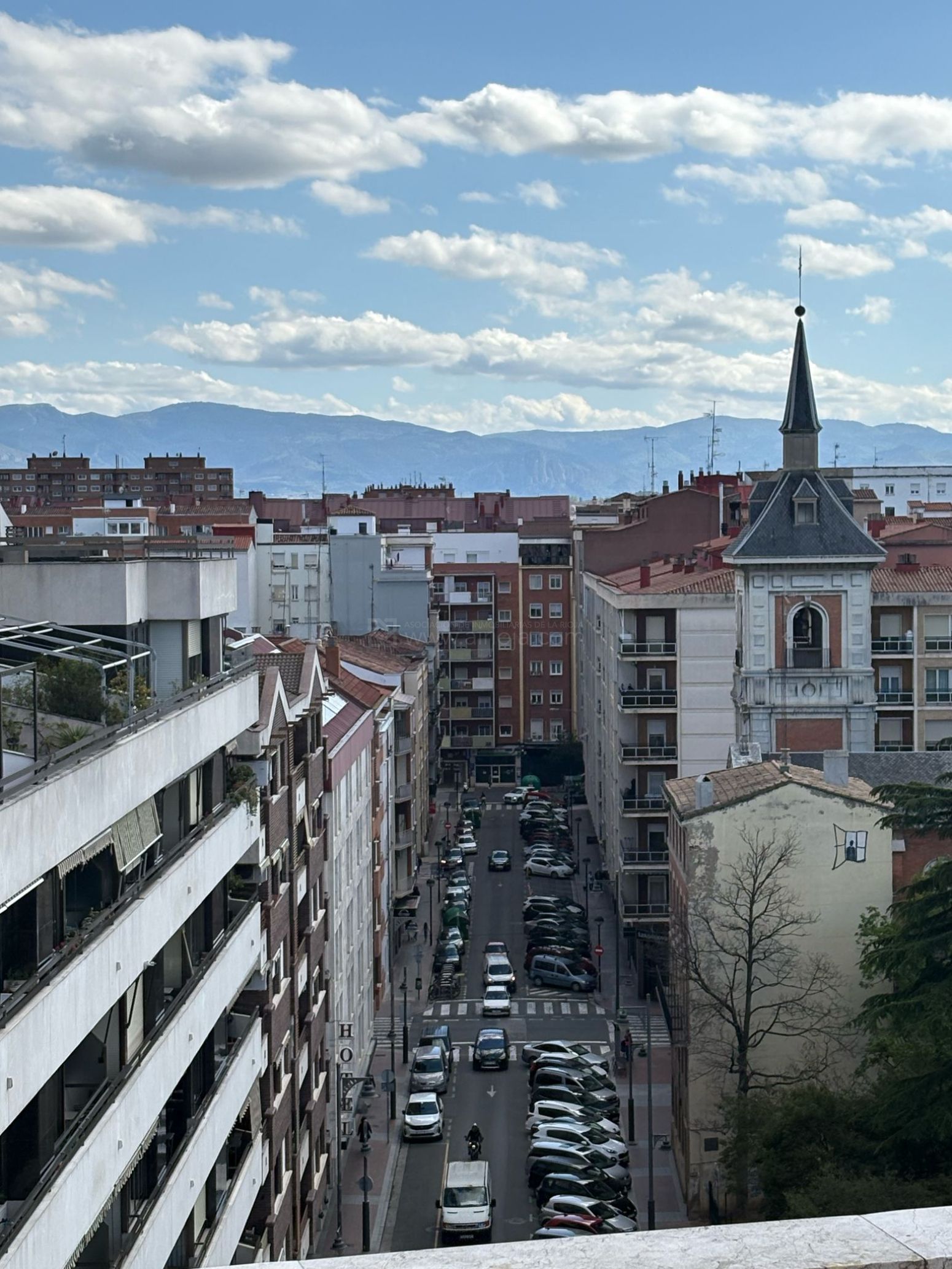 Vista exterior de Àtic en venda en  Logroño amb Calefacció i Terrassa