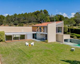 Vista exterior de Casa o xalet en venda en Saus, Camallera i Llampaies amb Piscina